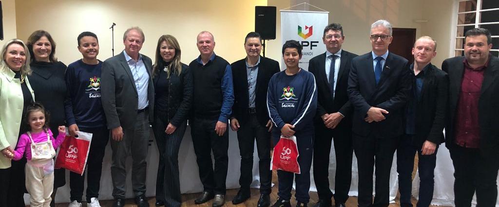 Prefeitos da Amzop participam de sessão solene em Sarandi em celebração aos 20 anos do campus municipal e aos 55 anos da UPF