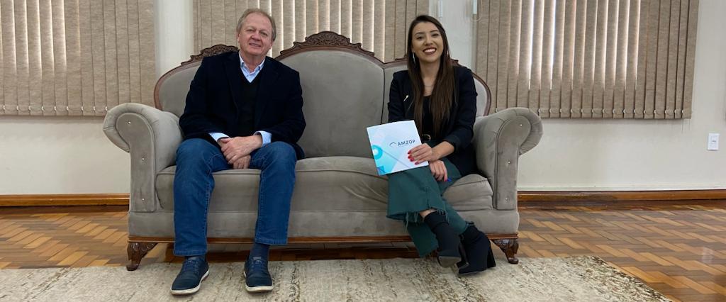 Amzop Entrevista no Gabinete: novo formato fortalece a interação com prefeitos da região