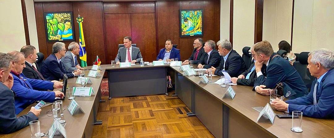 Presidente da Amzop, Evandro Massing, participa de audiência em Brasília para discutir recursos e crise no setor leiteiro