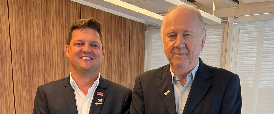Presidente da Amzop Adilson Balestrin realiza reunião com presidente da CNM Paulo Ziulkoski