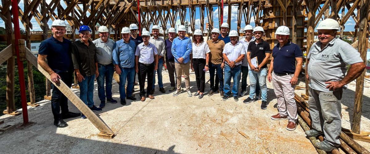 Prefeitos da AMZOP visitam obras de construção da Oncologia e ampliação da Hemodiálise em Frederico Westphalen