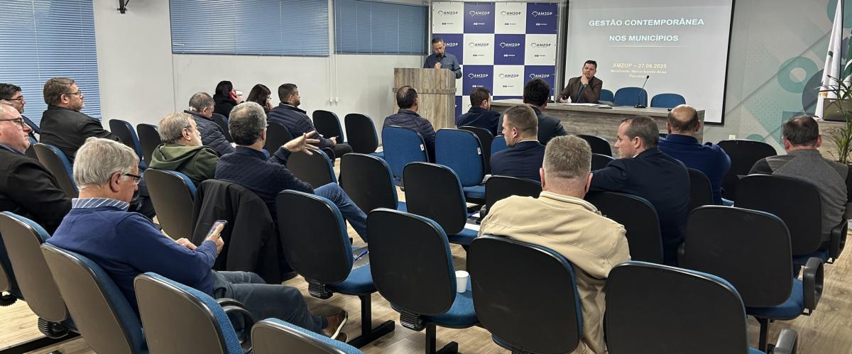 AMZOP: Prefeitos e vice-prefeitos participam de capacitação com o palestrante Marco Aurélio Alves 