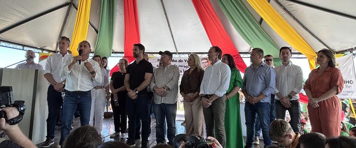 AMZOP: Governador Eduardo Leite inaugura pavimentação da ERS-528, integrando Palmitinho e Pinheirinho do Vale